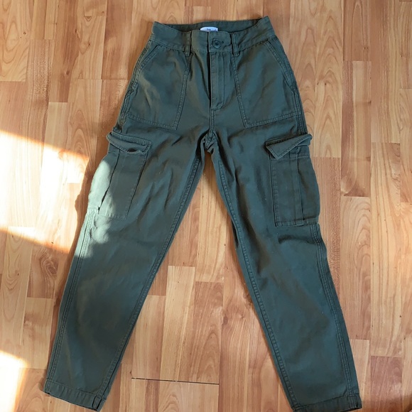 Aritzia High-Waisted Cargo Pants - Picture 2 of 2